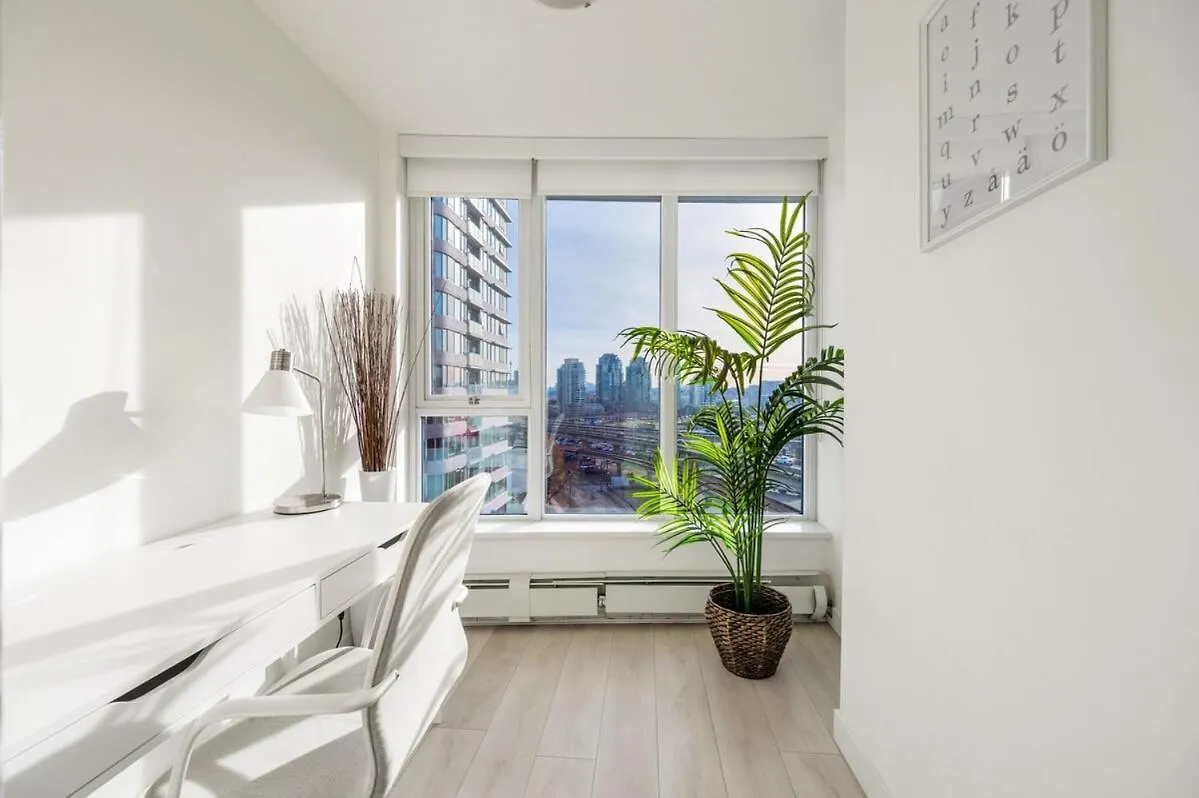 Apartment Bright 3Br Downtown Vancouver Condo W Pool & Gym