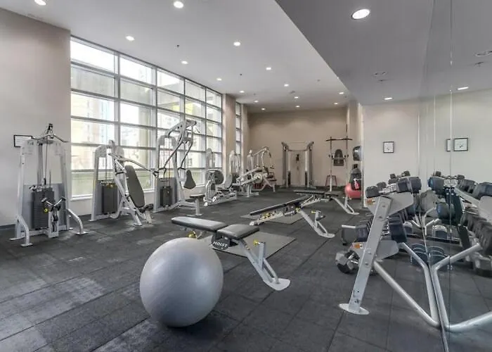 Bright 3Br Downtown Vancouver Condo W Pool & Gym Apartment