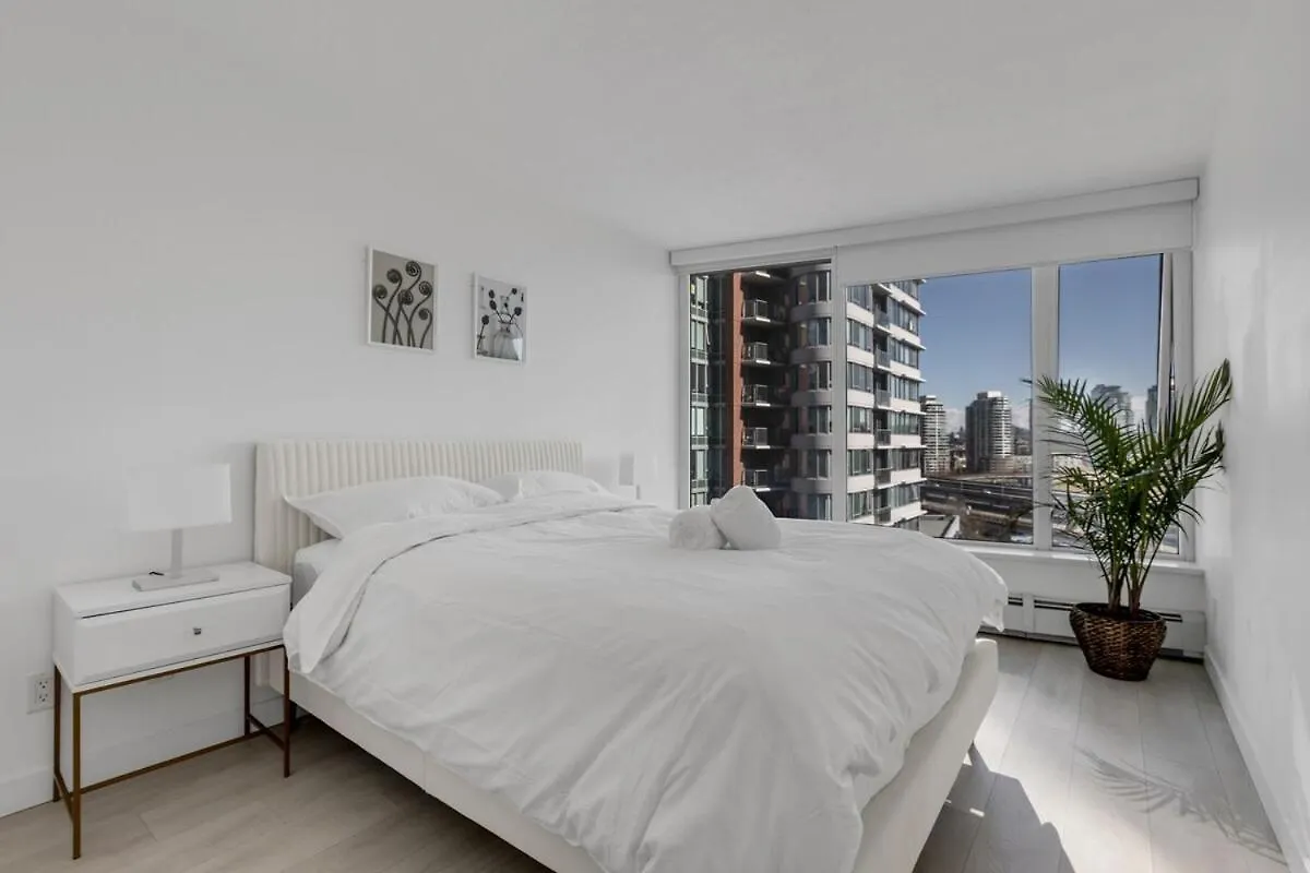 Bright 3Br Downtown Vancouver Condo W Pool & Gym Kanada