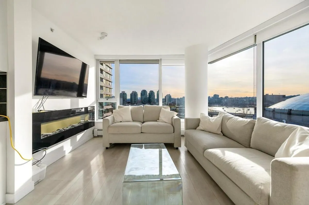 Bright 3Br Downtown Vancouver Condo W Pool & Gym