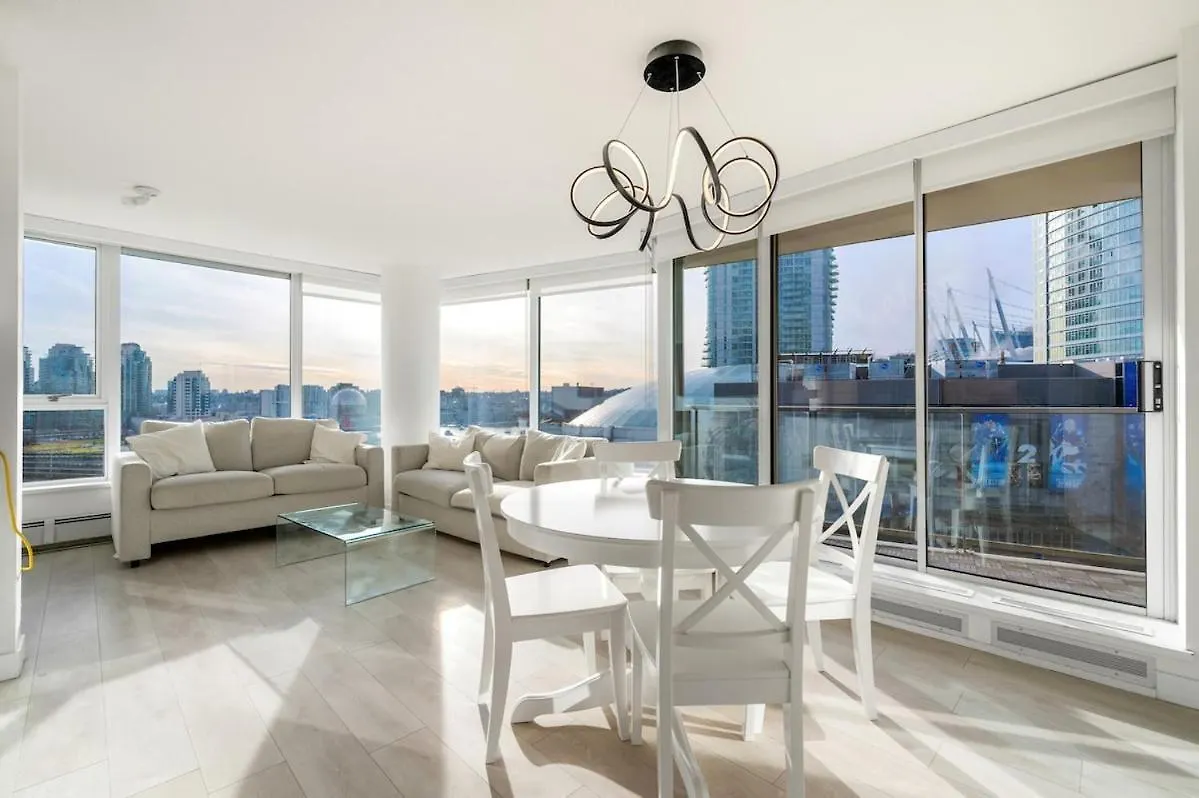 Bright 3Br Downtown Vancouver Condo W Pool & Gym
